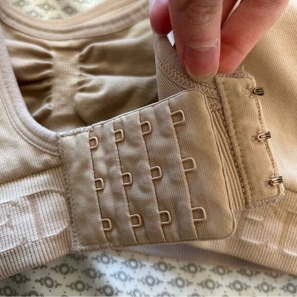 Kindred Bravely Sublime Hands Free Pumping & Nursing Bra in Beige Size Medium - Picture 8 of 12